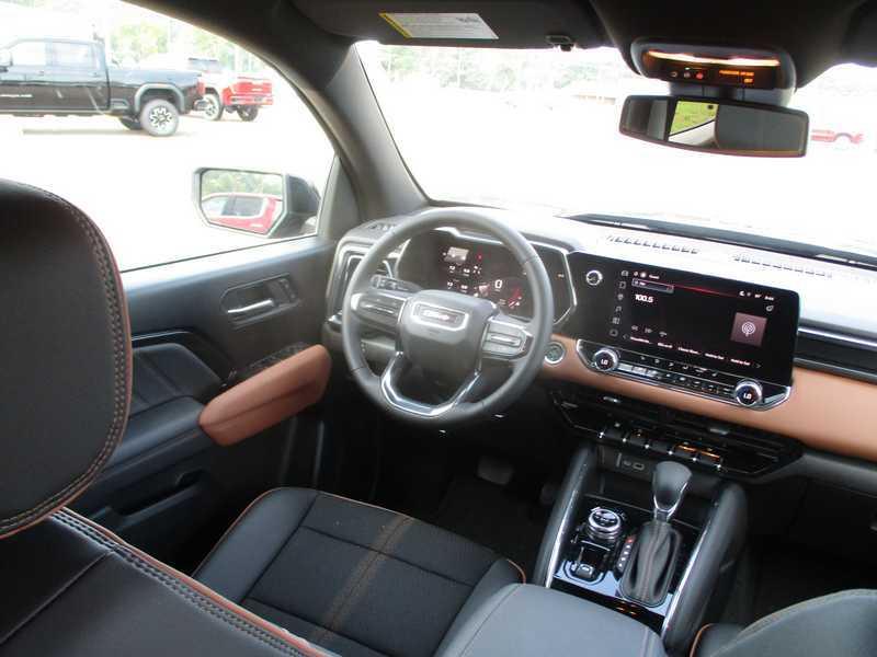 GMC Canyon AT4 Crew Cab 4WD 2025 GMC Canyon AT4 Crew Cab 4WD 2025