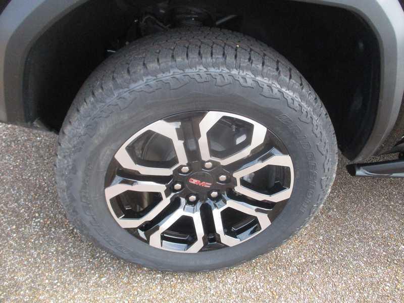 GMC Canyon AT4 Crew Cab 4WD 2025 GMC Canyon AT4 Crew Cab 4WD 2025