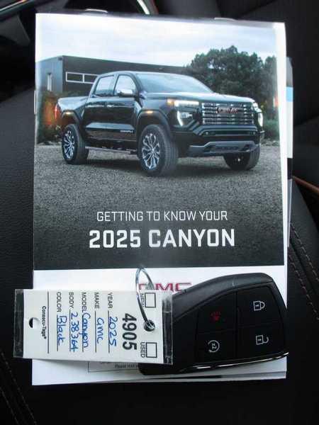 GMC Canyon AT4 Crew Cab 4WD 2025 GMC Canyon AT4 Crew Cab 4WD 2025