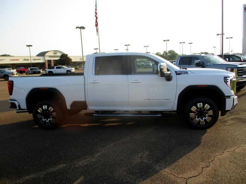 GMC Sierra 2500HD Denali Crew Cab 4WD SB 2025 GMC Sierra 2500HD Denali Crew Cab 4WD SB 2025