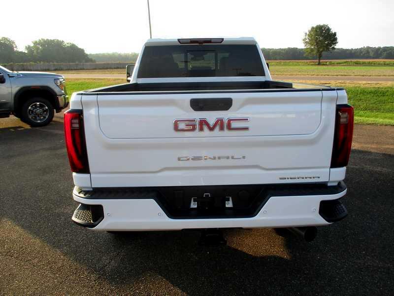 GMC Sierra 2500HD Denali Crew Cab 4WD SB 2025 GMC Sierra 2500HD Denali Crew Cab 4WD SB 2025