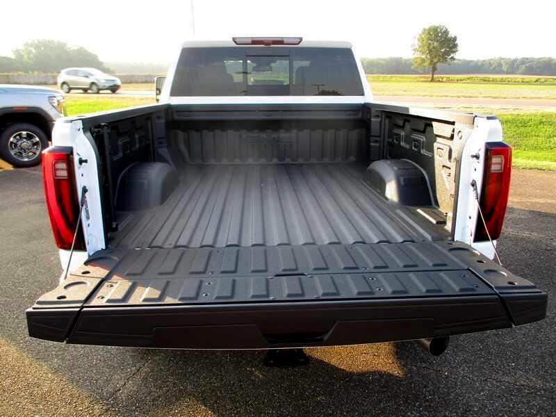 GMC Sierra 2500HD Denali Crew Cab 4WD SB 2025 GMC Sierra 2500HD Denali Crew Cab 4WD SB 2025