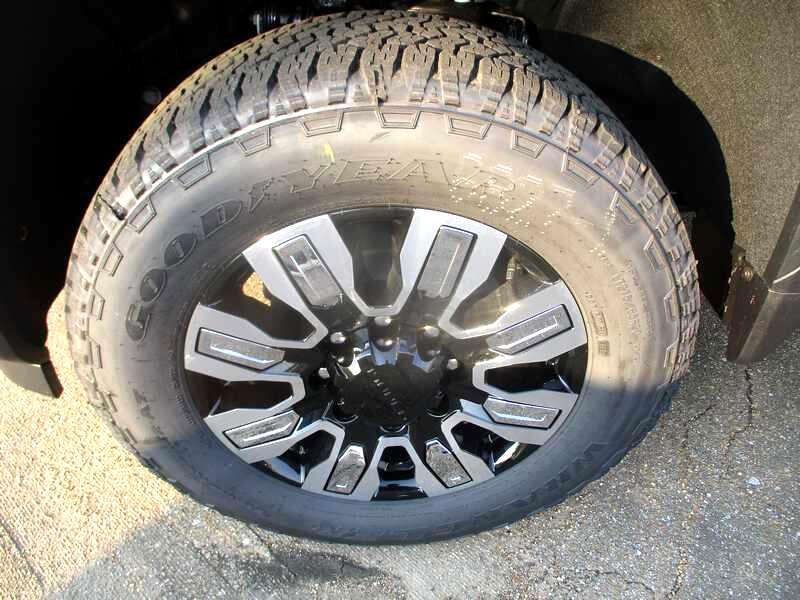 GMC Sierra 2500HD Denali Crew Cab 4WD SB 2025 GMC Sierra 2500HD Denali Crew Cab 4WD SB 2025