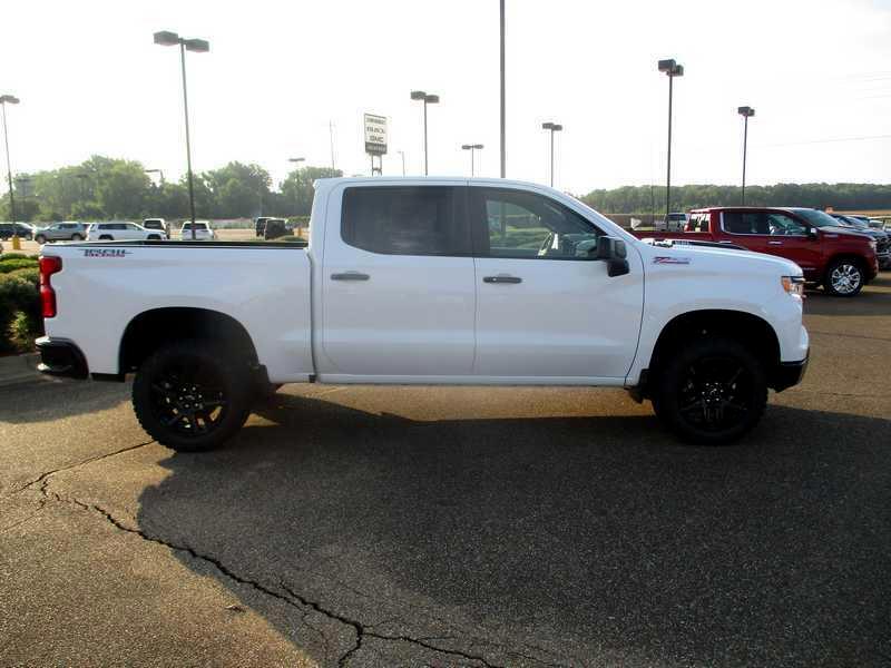 Chevrolet Silverado 1500 Trail Boss LT Crew Cab 4WD 2025 Chevrolet Silverado 1500 Trail Boss LT Crew Cab 4WD 2025