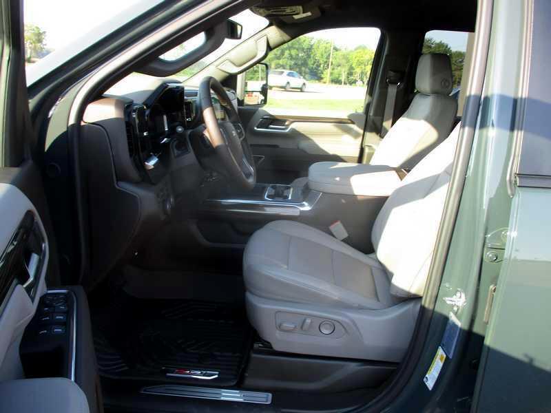 Chevrolet Silverado 2500HD LT Crew Cab Long Box 4WD 2025 Chevrolet Silverado 2500HD LT Crew Cab Long Box 4WD 2025