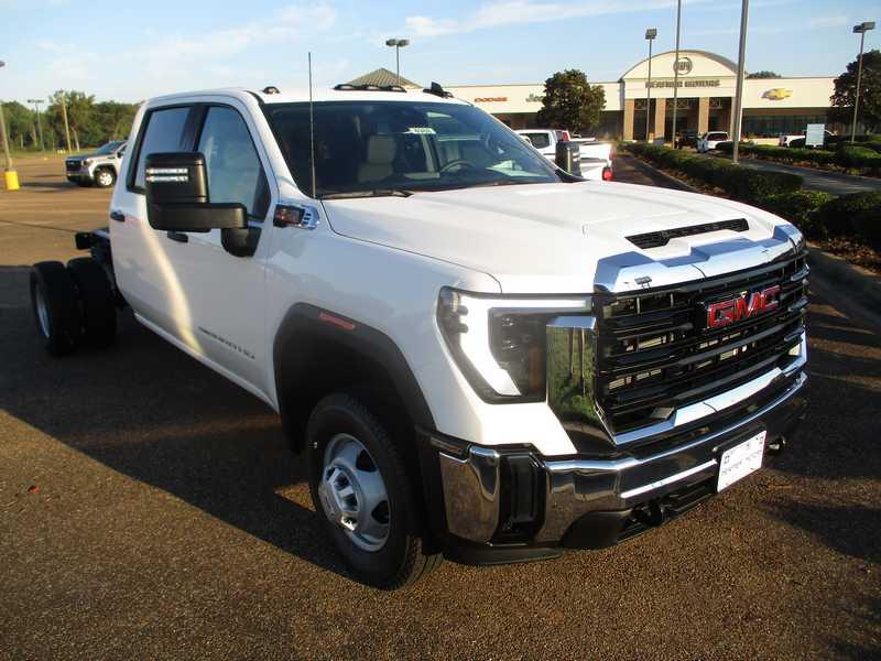 2026 GMC 1 Ton Chassis-Cabs PRO