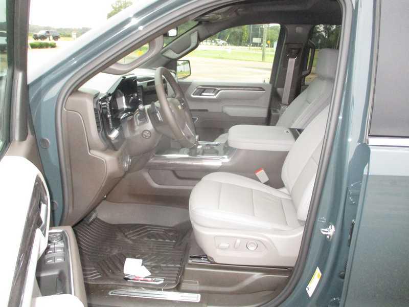 Chevrolet Silverado 1500 LTZ Crew Cab 4WD 2026 Chevrolet Silverado 1500 LTZ Crew Cab 4WD 2026
