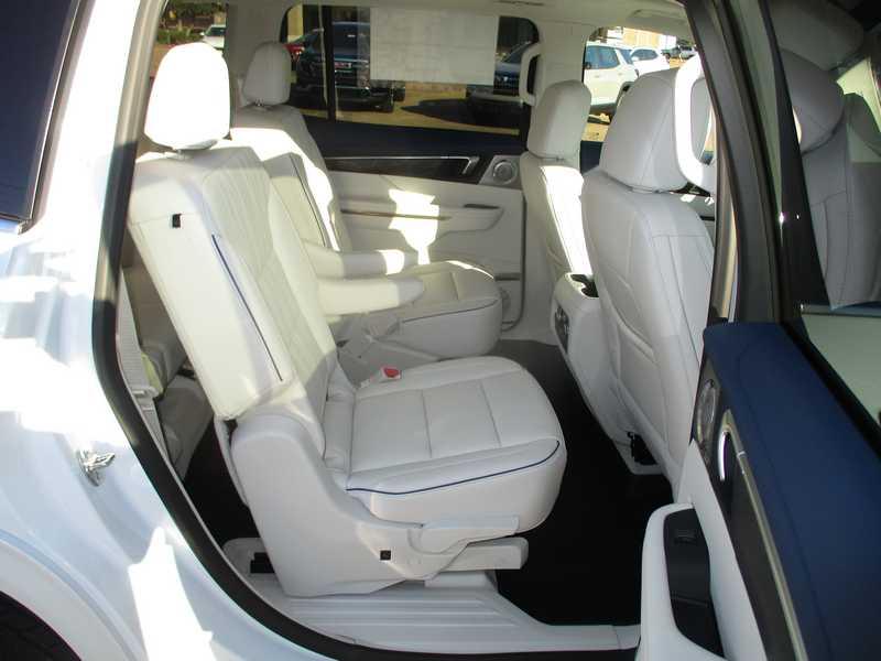 Buick Enclave Avenir FWD 2026 Buick Enclave Avenir FWD 2026