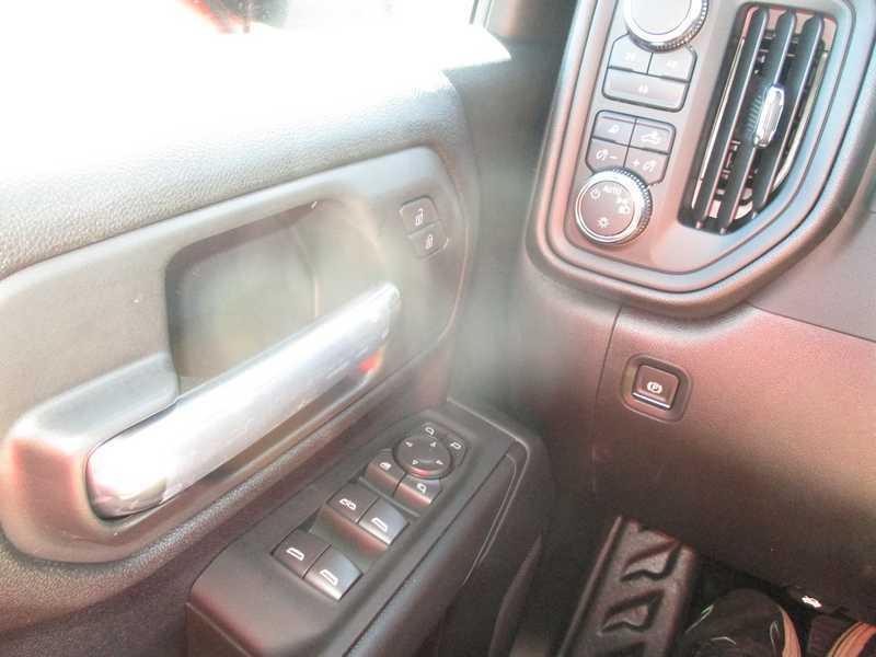 GMC Sierra 2500HD Pro Crew Cab 4WD SB 2026 GMC Sierra 2500HD Pro Crew Cab 4WD SB 2026