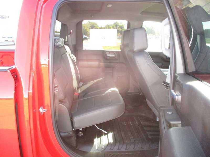 GMC Sierra 2500HD Pro Crew Cab 4WD SB 2026 GMC Sierra 2500HD Pro Crew Cab 4WD SB 2026