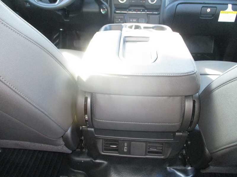 GMC Sierra 2500HD Pro Crew Cab 4WD SB 2026 GMC Sierra 2500HD Pro Crew Cab 4WD SB 2026