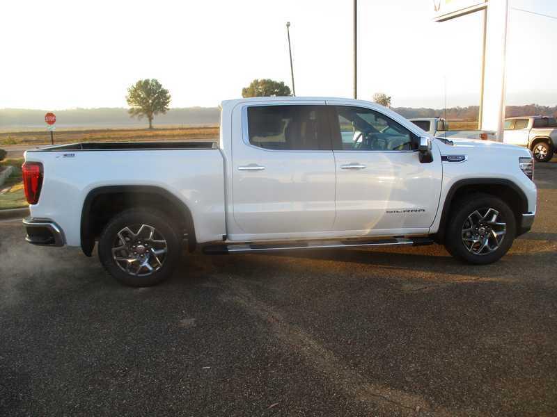 GMC Sierra 1500 SLT Crew Cab 4WD 2026