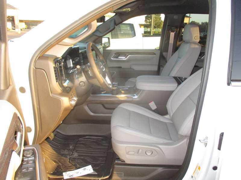 GMC Sierra 1500 SLT Crew Cab 4WD 2026