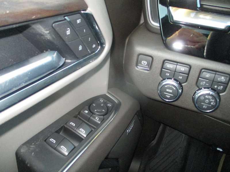 GMC Sierra 1500 SLT Crew Cab 4WD 2026