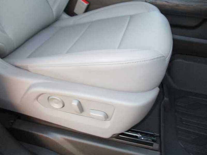 GMC Sierra 1500 SLT Crew Cab 4WD 2026