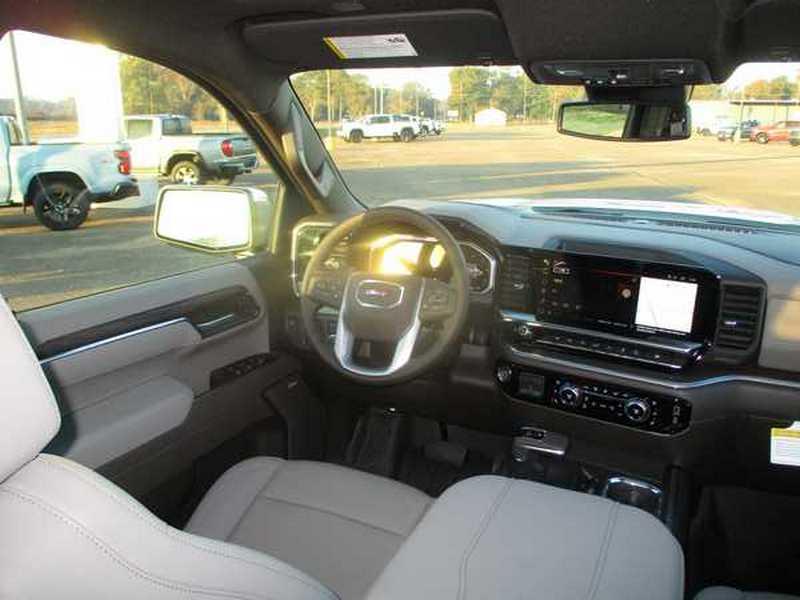 GMC Sierra 1500 SLT Crew Cab 4WD 2026