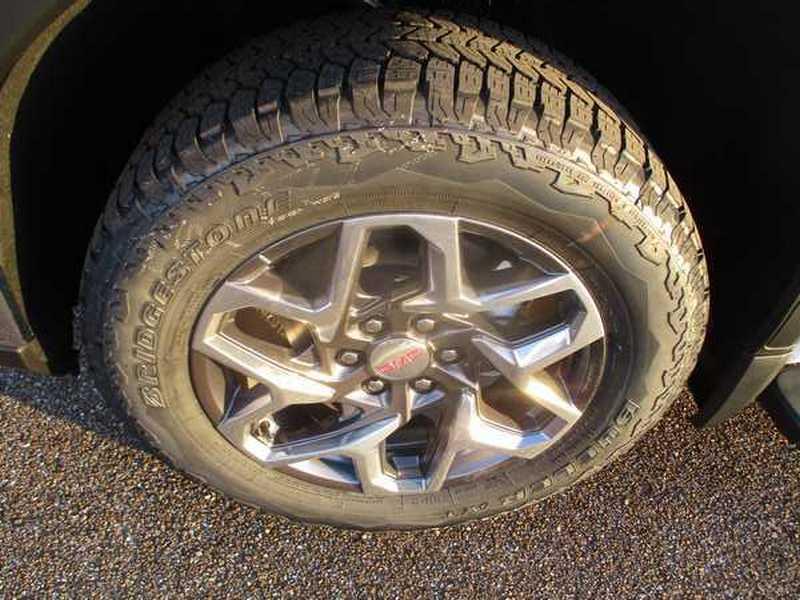 GMC Sierra 1500 SLT Crew Cab 4WD 2026