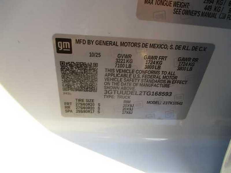 GMC Sierra 1500 SLT Crew Cab 4WD 2026