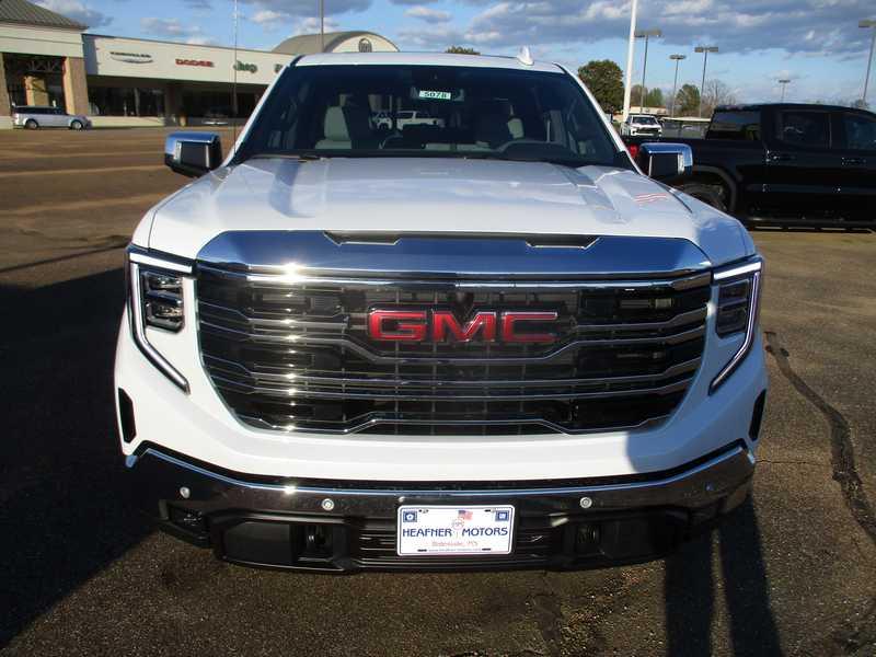 GMC Sierra 1500 SLT Crew Cab 4WD 2026