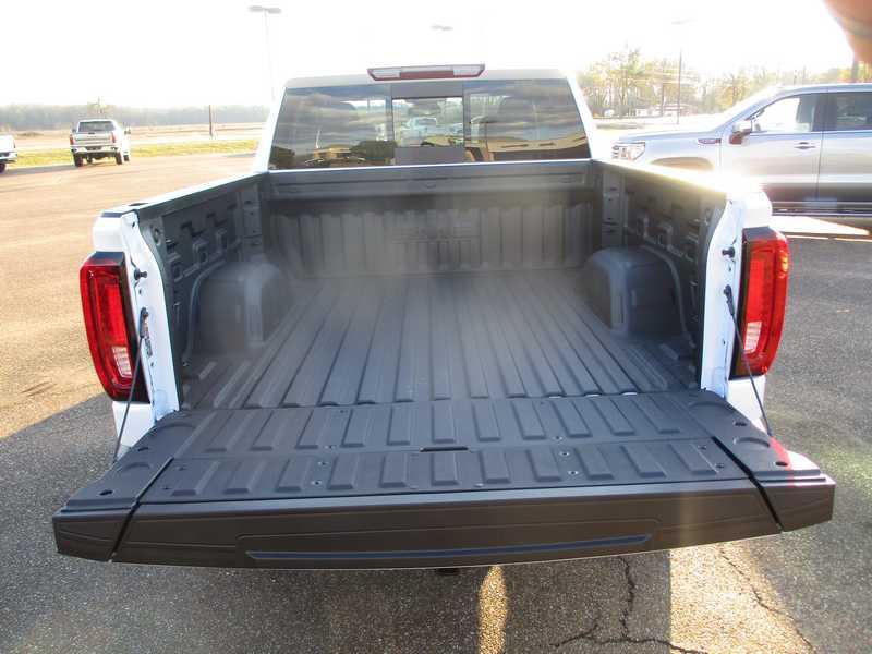 GMC Sierra 1500 SLT Crew Cab 4WD 2026