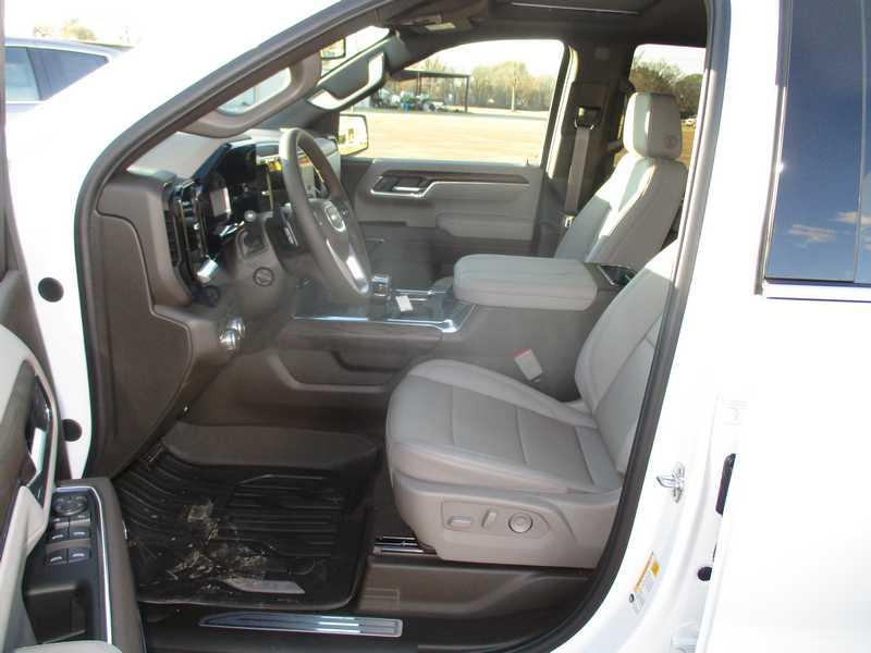 GMC Sierra 1500 SLT Crew Cab 4WD 2026