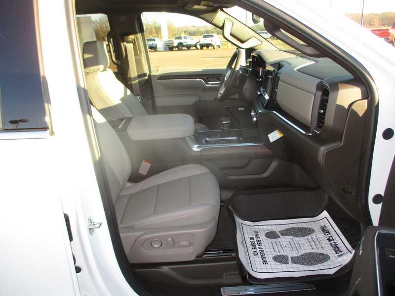 GMC Sierra 1500 SLT Crew Cab 4WD 2026