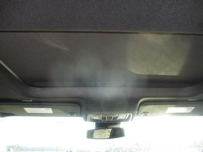 GMC Sierra 1500 SLT Crew Cab 4WD 2026