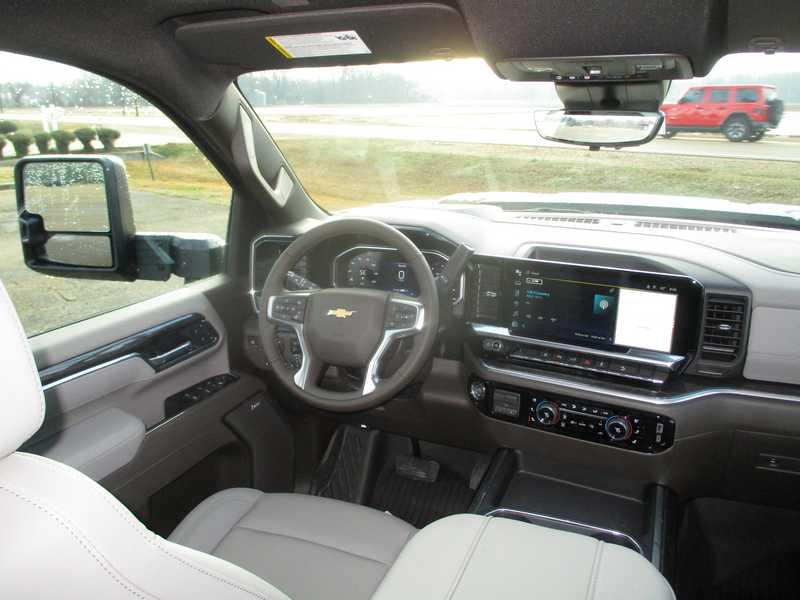 Chevrolet Silverado 2500HD LTZ Crew Cab 4WD 2026