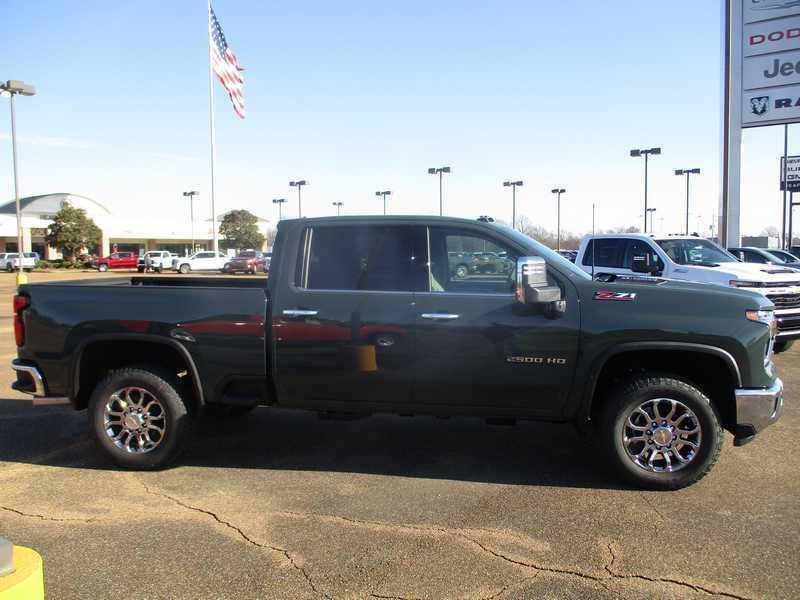 Chevrolet Silverado 2500HD LTZ Crew Cab Long Box 4WD 2026