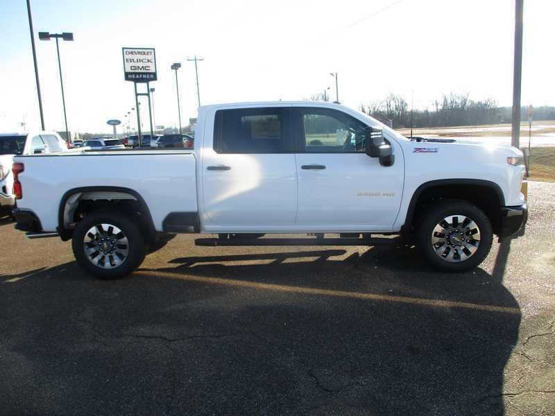 Chevrolet Silverado 2500HD Custom Crew Cab Short Box 4WD 2026