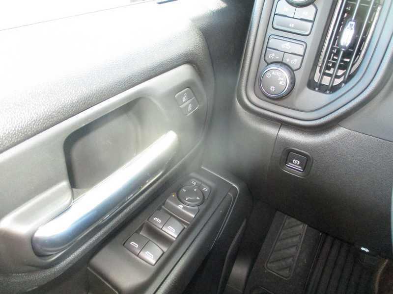 Chevrolet Silverado 2500HD Custom Crew Cab Short Box 4WD 2026