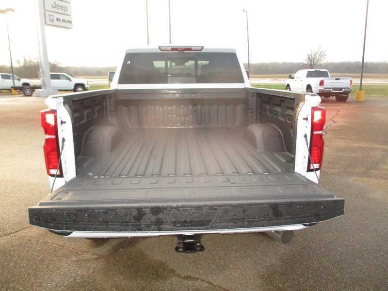 Chevrolet Silverado 2500HD High Country Crew Cab Long Box 4WD 2026