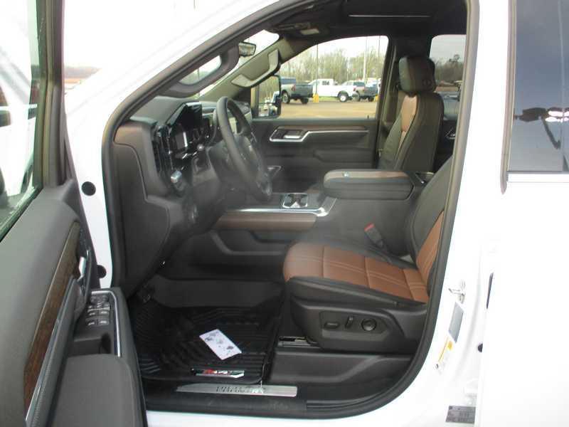 Chevrolet Silverado 2500HD High Country Crew Cab Long Box 4WD 2026