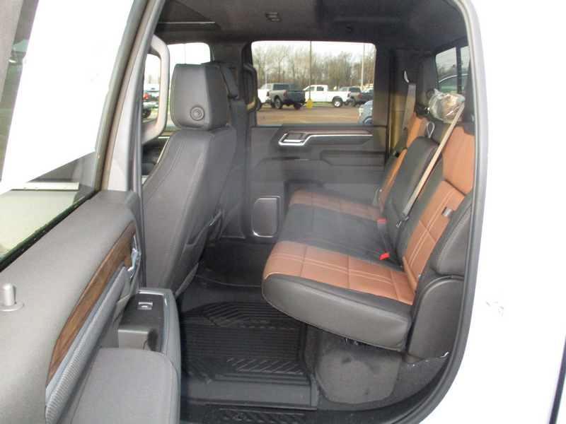 Chevrolet Silverado 2500HD High Country Crew Cab Long Box 4WD 2026