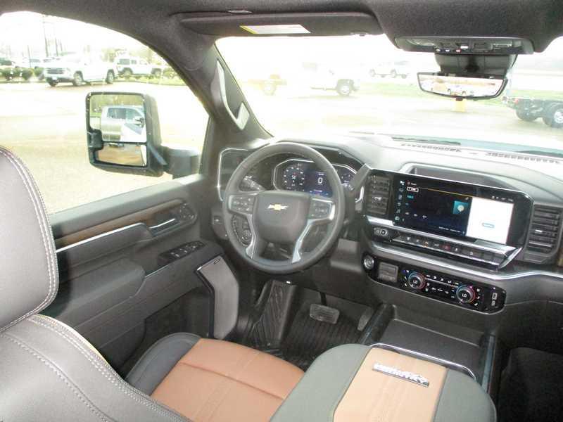 Chevrolet Silverado 2500HD High Country Crew Cab Long Box 4WD 2026