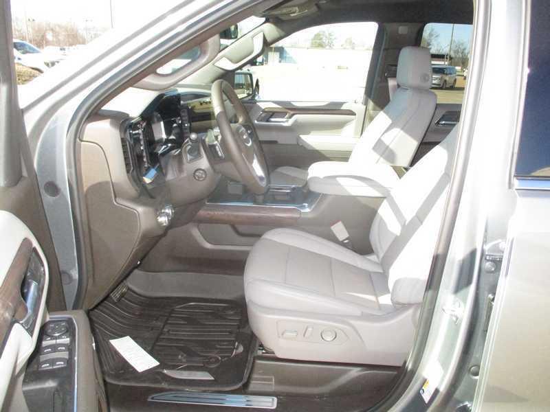 GMC Sierra 1500 SLT Crew Cab 4WD 2026