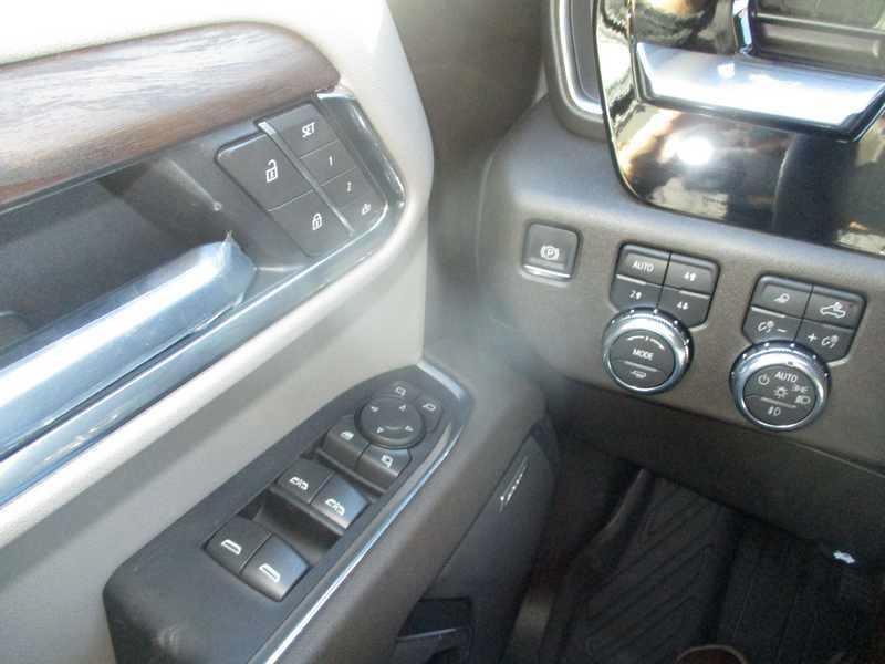 GMC Sierra 1500 SLT Crew Cab 4WD 2026