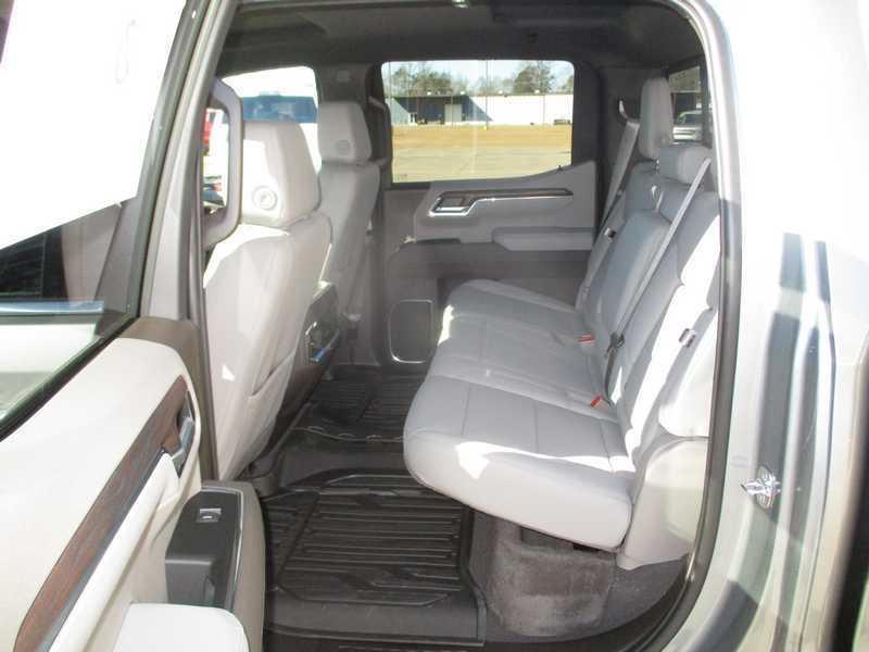 GMC Sierra 1500 SLT Crew Cab 4WD 2026
