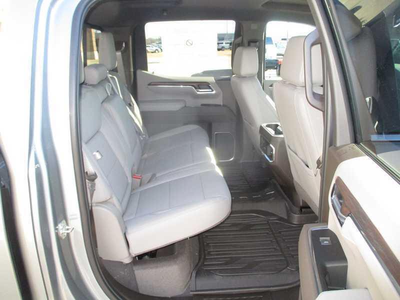 GMC Sierra 1500 SLT Crew Cab 4WD 2026