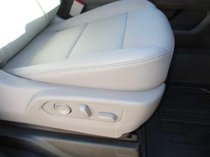 GMC Sierra 1500 SLT Crew Cab 4WD 2026