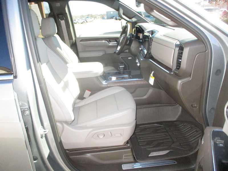 GMC Sierra 1500 SLT Crew Cab 4WD 2026