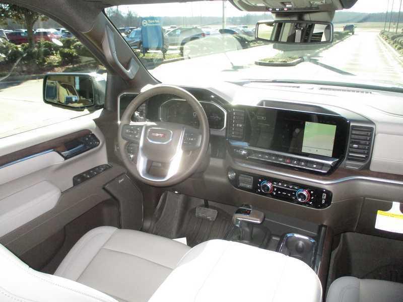 GMC Sierra 1500 SLT Crew Cab 4WD 2026