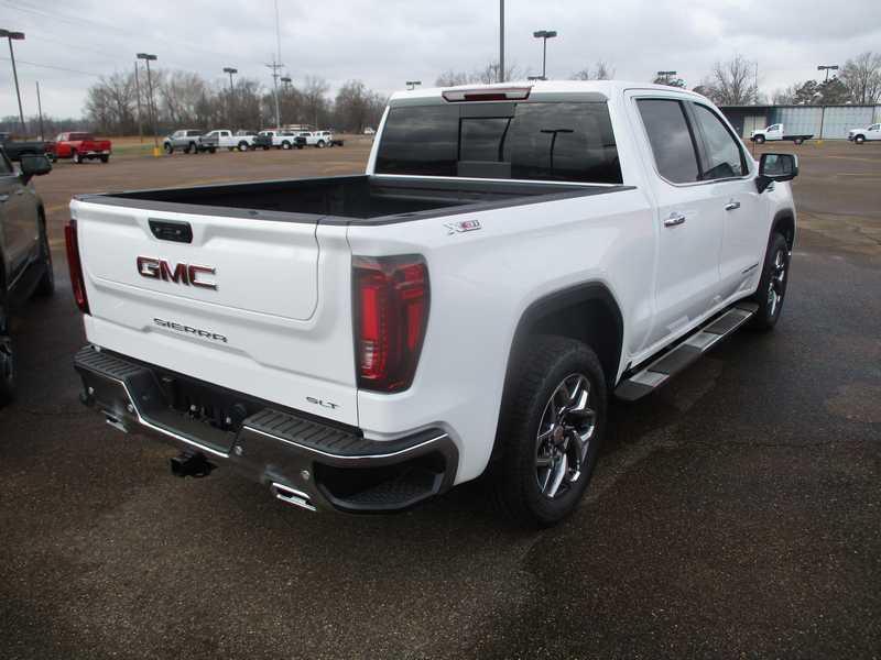 GMC Sierra 1500 SLT Crew Cab 4WD 2026
