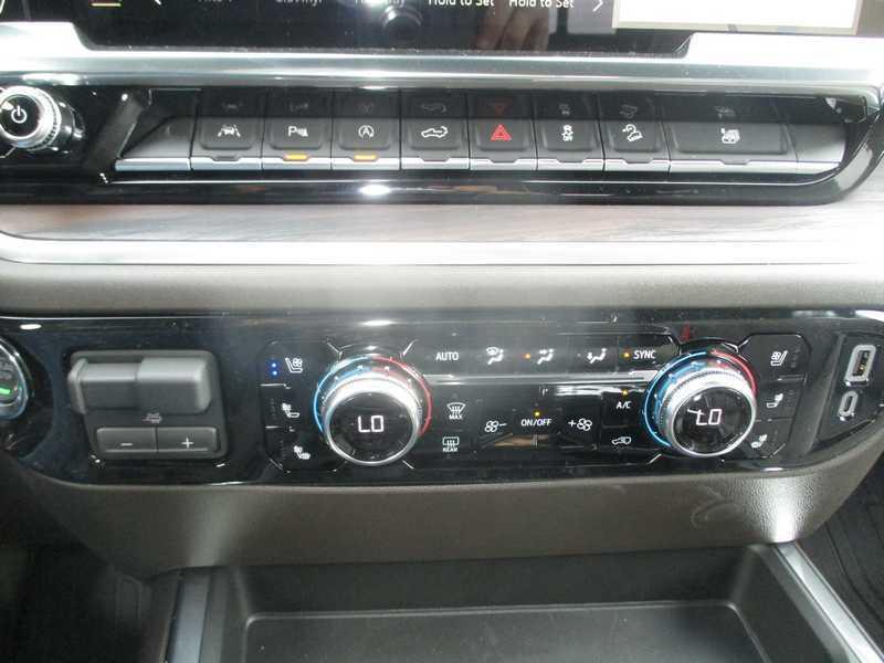 GMC Sierra 1500 SLT Crew Cab 4WD 2026