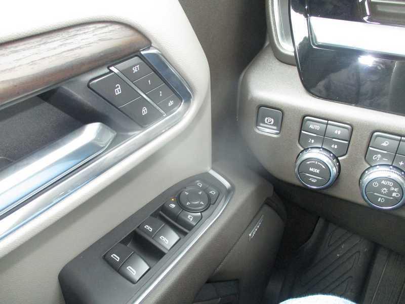 GMC Sierra 1500 SLT Crew Cab 4WD 2026