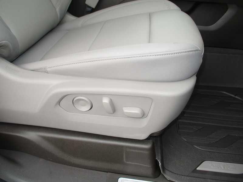 GMC Sierra 1500 SLT Crew Cab 4WD 2026