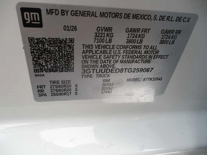 GMC Sierra 1500 SLT Crew Cab 4WD 2026