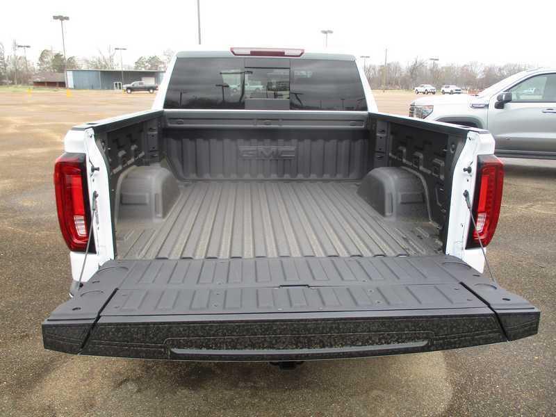 GMC Sierra 1500 SLT Crew Cab 4WD 2026