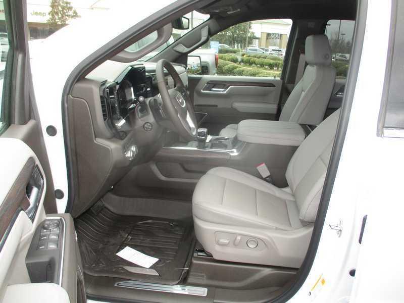 GMC Sierra 1500 SLT Crew Cab 4WD 2026