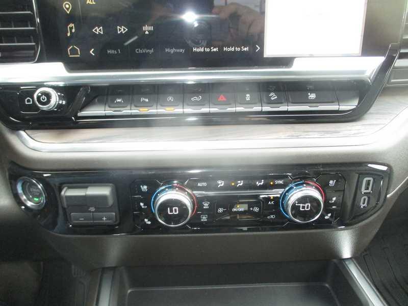 GMC Sierra 1500 SLT Crew Cab 4WD 2026